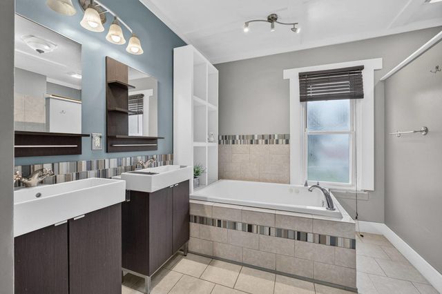 1550 W 15th Street, Davenport, IA 52804