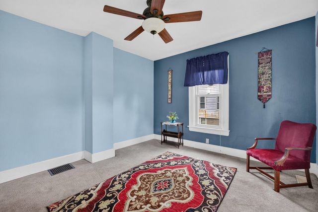 1550 W 15th Street, Davenport, IA 52804