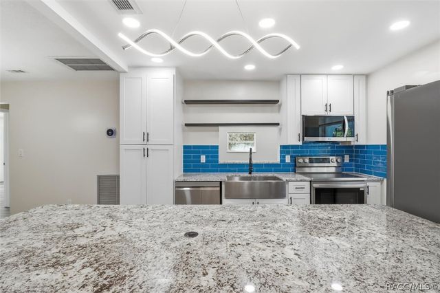 700 E Stratford Road, Lecanto, FL 34461