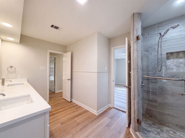 813 Wheelwood Drive, Hurst, TX 76053