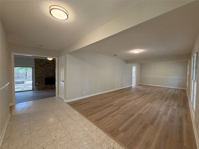 813 Wheelwood Drive, Hurst, TX 76053
