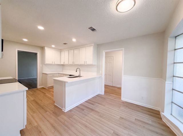 813 Wheelwood Drive, Hurst, TX 76053