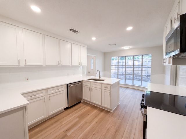 813 Wheelwood Drive, Hurst, TX 76053