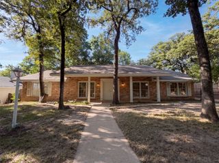 813 Wheelwood Drive, Hurst, TX 76053