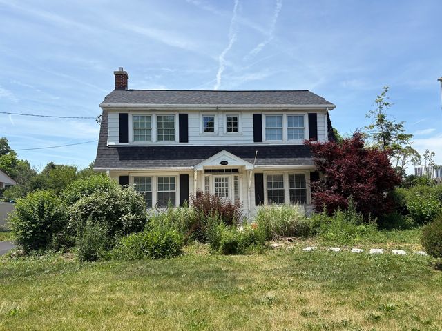 718 S Naperville Road, Wheaton, IL 60189