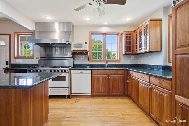 718 S Naperville Road, Wheaton, IL 60189