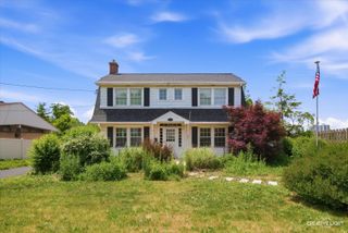 718 S Naperville Road, Wheaton, IL 60189