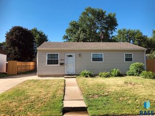 3016 E 20th St Street, Sioux Falls, SD 57103