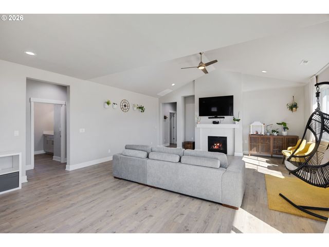 4522 Se 63RD Ave, Hillsboro, OR 97123