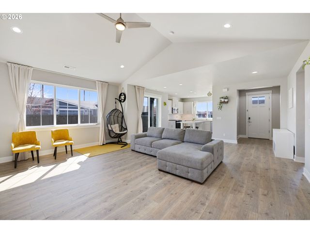 4522 Se 63RD Ave, Hillsboro, OR 97123