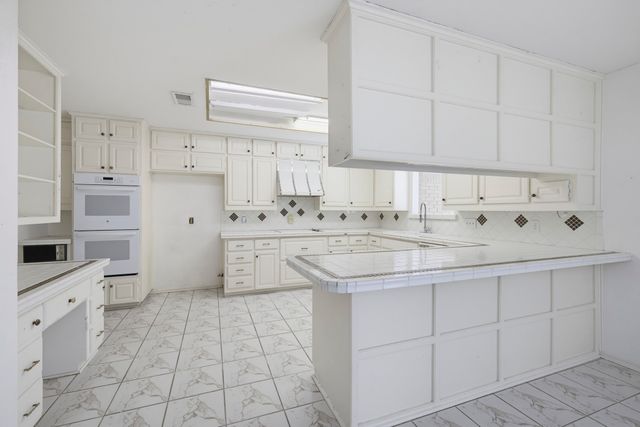 21 Crosslands Road, Benbrook, TX 76132