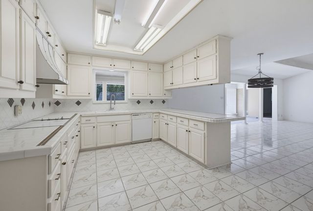 21 Crosslands Road, Benbrook, TX 76132
