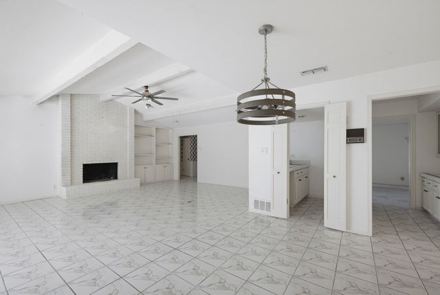 21 Crosslands Road, Benbrook, TX 76132