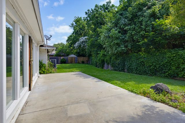 21 Crosslands Road, Benbrook, TX 76132
