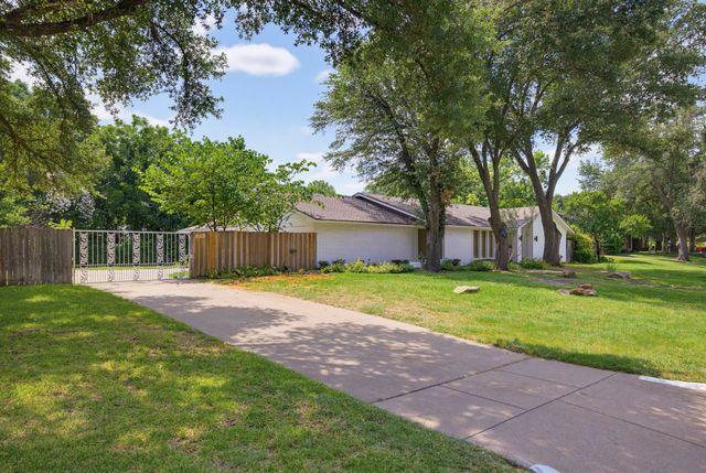21 Crosslands Road, Benbrook, TX 76132