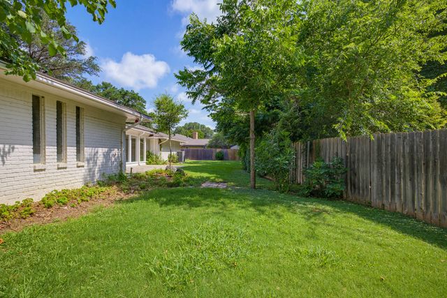 21 Crosslands Road, Benbrook, TX 76132