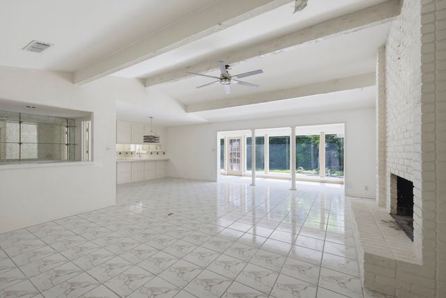 21 Crosslands Road, Benbrook, TX 76132