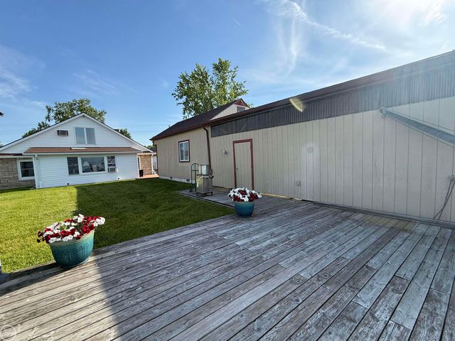 8473 Dixie Highway, Ira, MI 48023