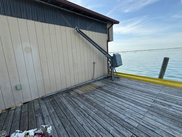 8473 Dixie Highway, Ira, MI 48023