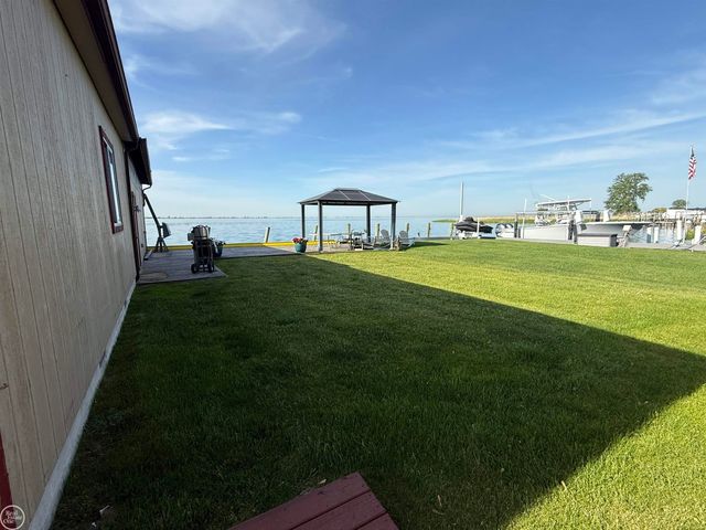 8473 Dixie Highway, Ira, MI 48023