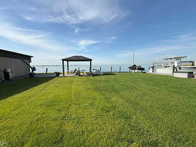 8473 Dixie Highway, Ira, MI 48023