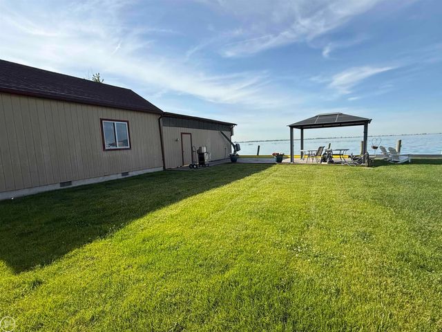 8473 Dixie Highway, Ira, MI 48023