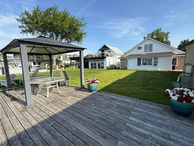 8473 Dixie Highway, Ira, MI 48023