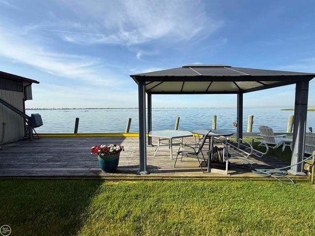 8473 Dixie Highway, Ira, MI 48023