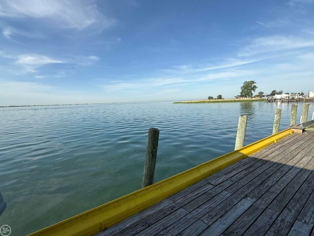 8473 Dixie Highway, Ira, MI 48023