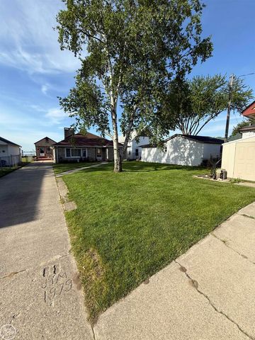 8473 Dixie Highway, Ira, MI 48023