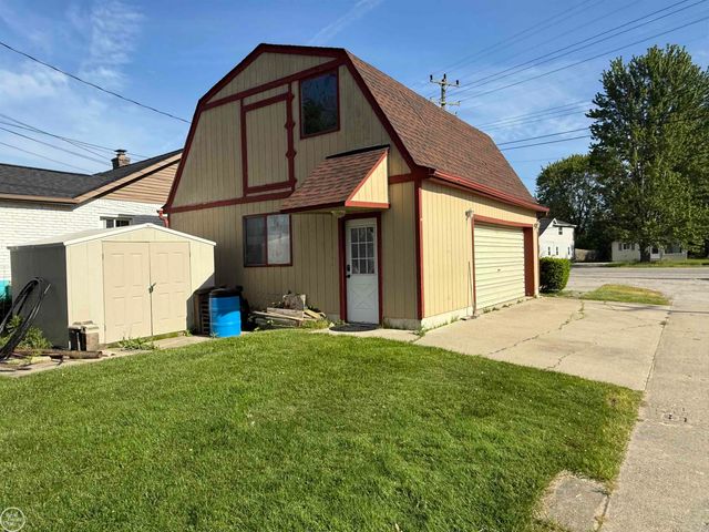 8473 Dixie Highway, Ira, MI 48023