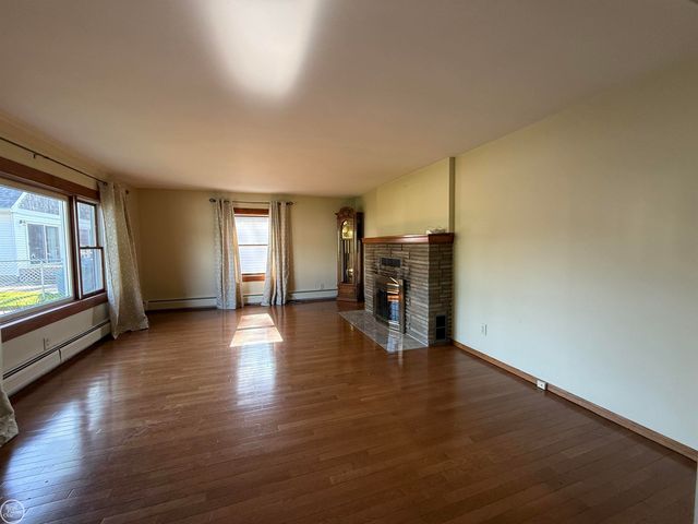 8473 Dixie Highway, Ira, MI 48023