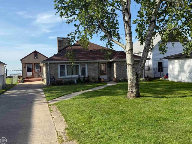 8473 Dixie Highway, Ira, MI 48023