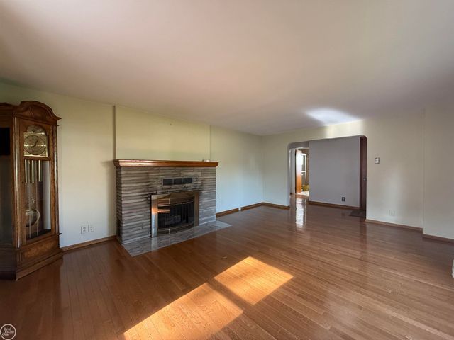 8473 Dixie Highway, Ira, MI 48023