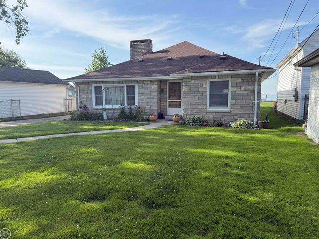 8473 Dixie Highway, Ira, MI 48023