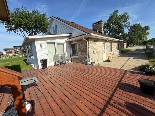 8473 Dixie Highway, Ira, MI 48023