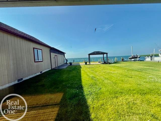 8473 Dixie Highway, Ira, MI 48023