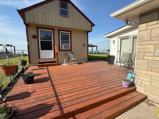 8473 Dixie Highway, Ira, MI 48023