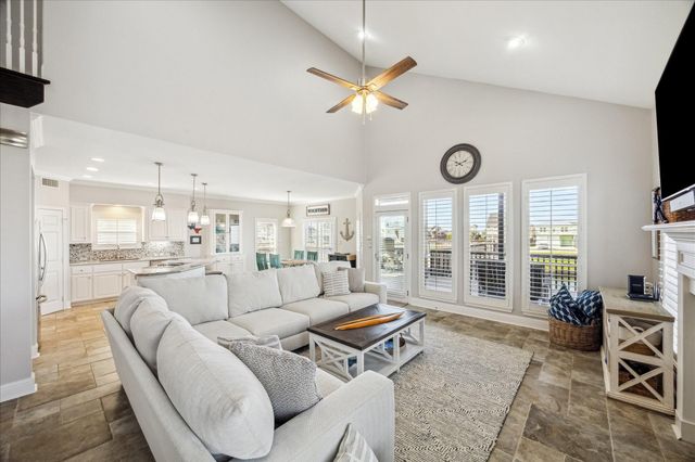 519 Westerly Drive, Tiki Island, TX 77554