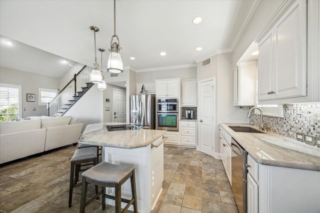 519 Westerly Drive, Tiki Island, TX 77554