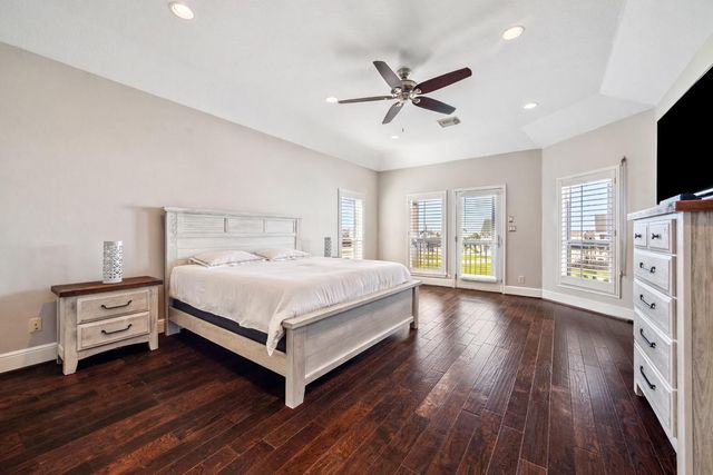 519 Westerly Drive, Tiki Island, TX 77554