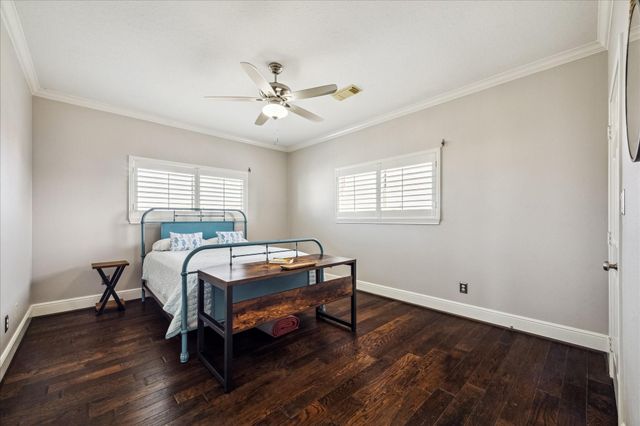 519 Westerly Drive, Tiki Island, TX 77554