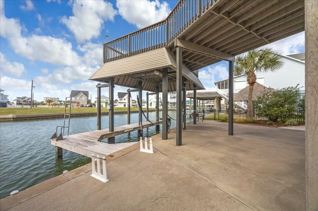 519 Westerly Drive, Tiki Island, TX 77554