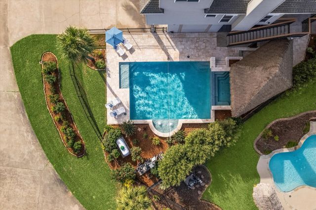 519 Westerly Drive, Tiki Island, TX 77554