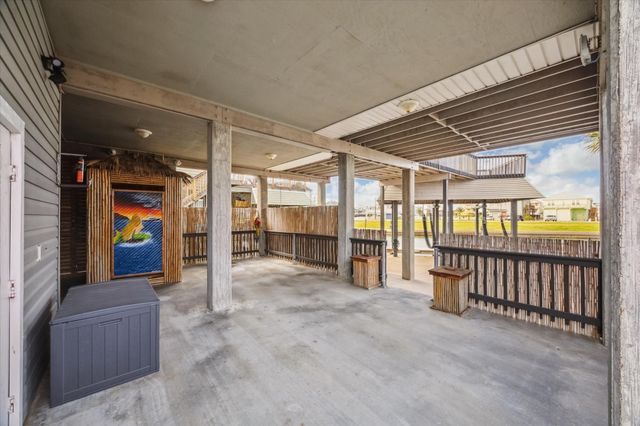 519 Westerly Drive, Tiki Island, TX 77554