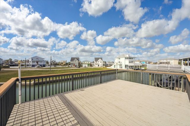 519 Westerly Drive, Tiki Island, TX 77554