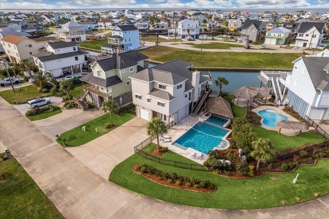 519 Westerly Drive, Tiki Island, TX 77554