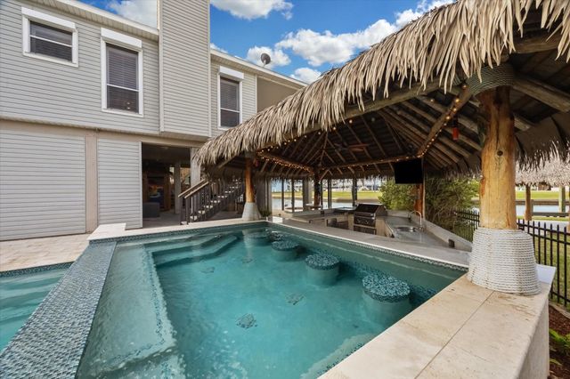 519 Westerly Drive, Tiki Island, TX 77554