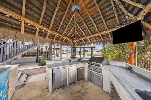 519 Westerly Drive, Tiki Island, TX 77554