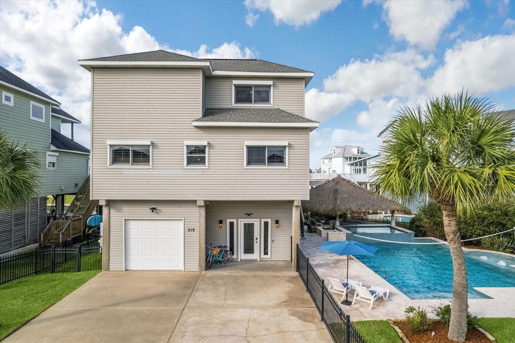 519 Westerly Drive, Tiki Island, TX 77554